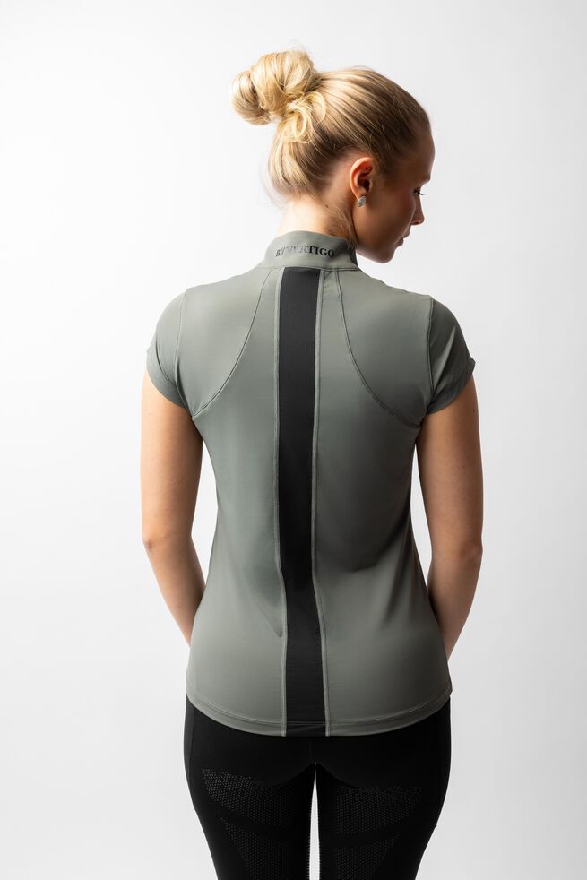 B Vertigo Joelle Short Sleeve Training Shirt - Mulled Basil [sz:38]